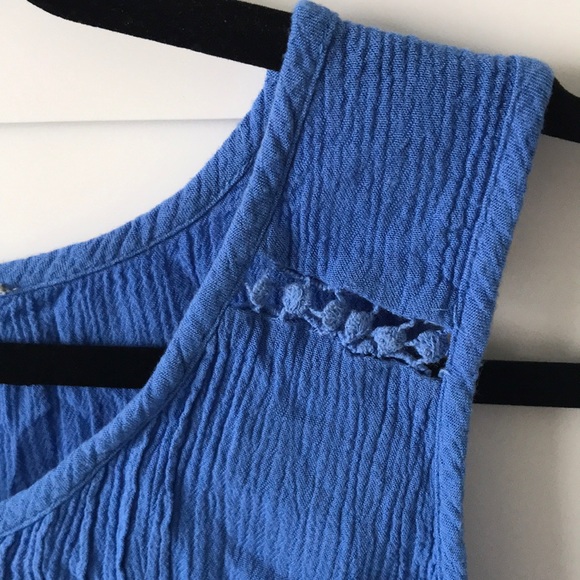 Detailed Top - Picture 3 of 3